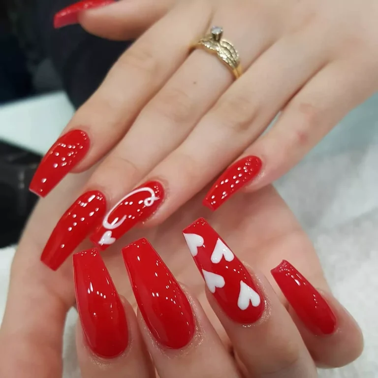  30 Gorgeous Valentine’s Day Nails for a Soft, Romantic Look