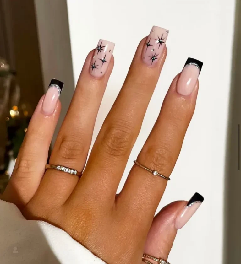 35+ Sparkly New Year’s Eve Nails to Help You Shine All Night